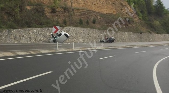 İKİ OTOMOBİL ÇARPIŞTI YARALILAR VAR