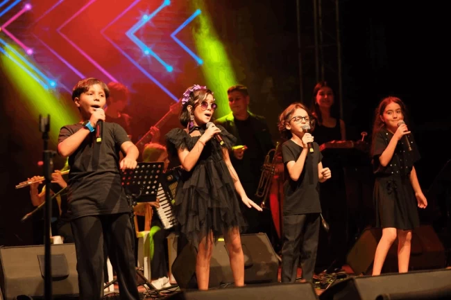 MOD10 gençlik orkestrası'ndan Ayvalık'ta kurtuluş coşkusu