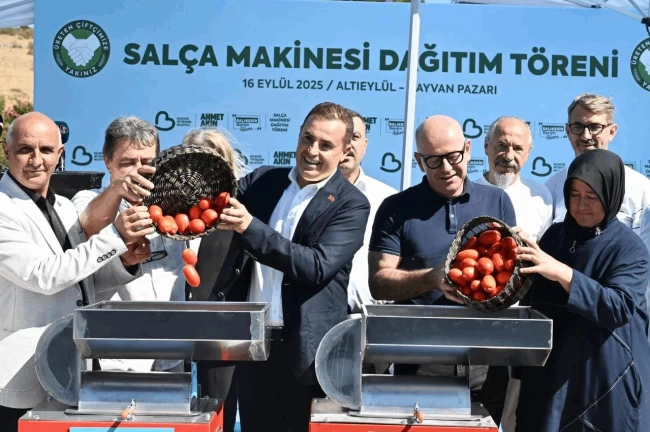 Balıkesir'de üreticiye salça makinesi desteği