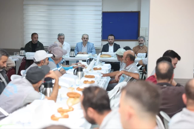 Çayırova'da Başkan Çiftçi, temizlik personellerini mesaiye uğurladı