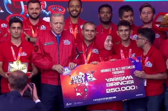 Teknofest 2025'te gençlere övgü: Sizler ülkemizin aydınlık geleceğisiniz!