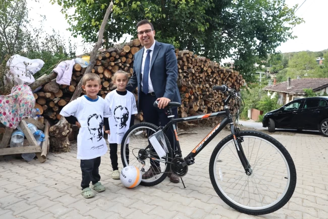 Bursa Nilüfer'den minik Hamza'ya bisiklet sürprizi