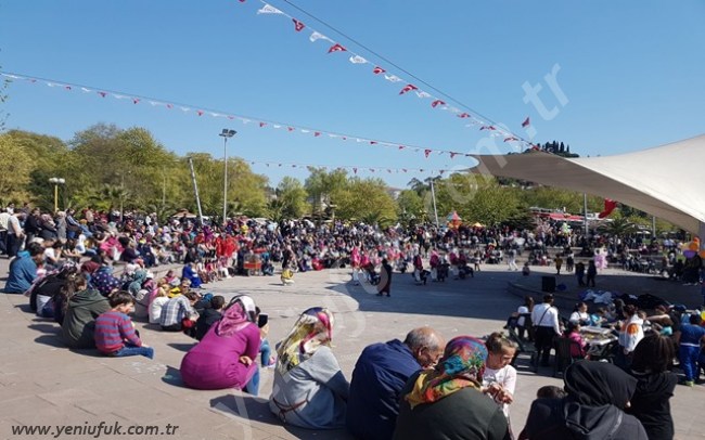 ÇOCUK ŞENLİĞİNDE RENKLI GÖRÜNTÜLER