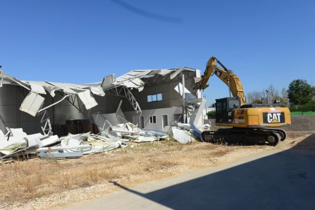 Bursa Nilüfer'de 2 kaçak yapı daha yıkıldı