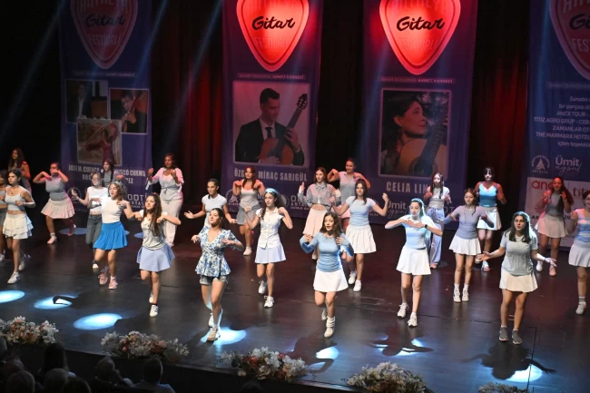 Muratpaşa'da gitarın büyüsü 14'üncü kez sahneye taşındı