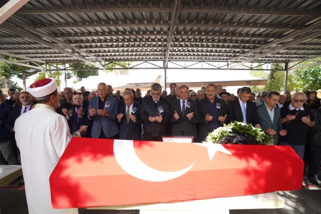 CHP'nin emektar ismi Bülent Hasan Tanla son yolculuğuna uğurlandı