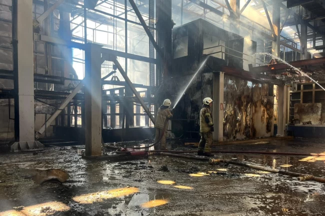 İzmir'de ALOSBİ'deki fabrika yangını kontrol altında