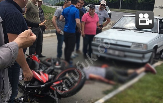 OTOMOBİL MOTOSİKLETE VURDU