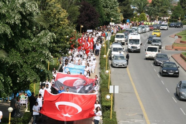 COŞKUYLA KUTLADIK,CHP AYRI TÖREN YAPTI