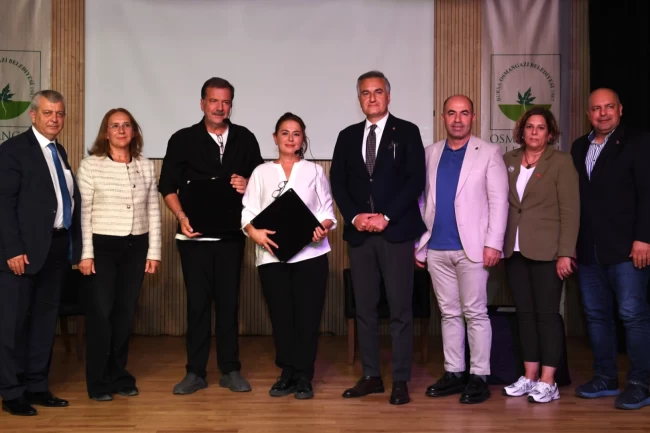 Bursa Osmangazi Belediyesi'nin okuma tiyatrosuna yoğun ilgi