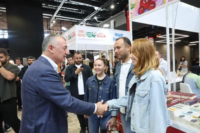 Başkan Büyükakın'dan Kitap Fuarı'na destek