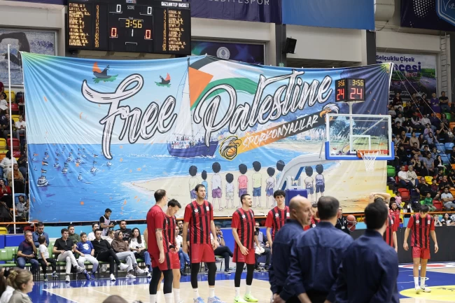Konya'da basketbol coşkusu ve Gazze'ye destek aynı anda yükseldi