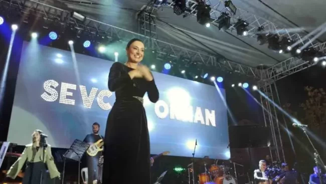 Halk konserinde Devrekliler Sevcan Orhan ile coştu