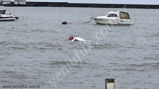 SON DAKİKA: Kdz. Ereğli’de fırtınada batan kabinli sürat teknesi denizden çıkarılıyor