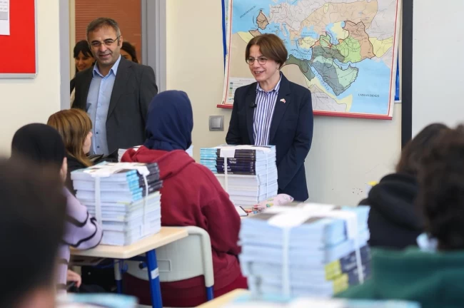 İstanbul Maltepe'den sınavlara hazırlananlara kaynak desteği