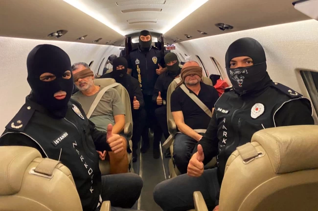 İki uyuşturucu baronu paketlenip Türkiye'ye getirildi