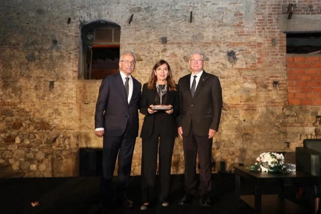 Bursa Mudanya Altan Öymen'i unutmadı