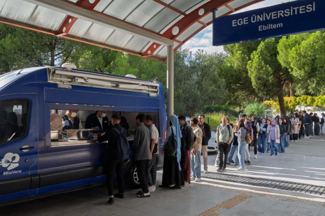 İzmir'de anne eli lezzetinde ücretsiz yemek