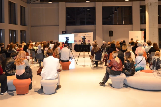 Bursa Nilüfer'de kadın haklarına felsefik bakış