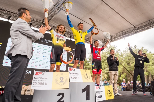 L'Étape Türkiye by Tour de France İstanbul'da kıtaları birleştirdi