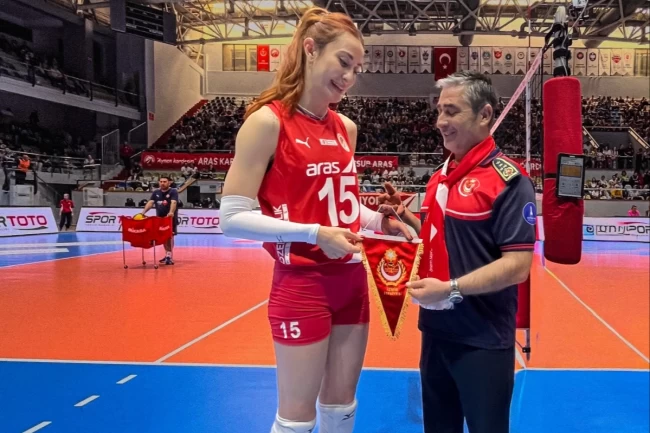 Voleybolun yıldızlarından İzmir İtfaiyesi'ne teşekkür