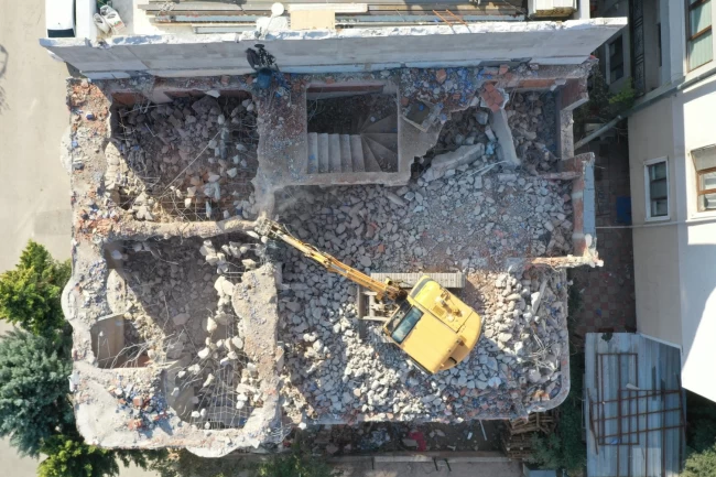 Bursa Osmangazi'de ruhsatsız katlara anında müdahale