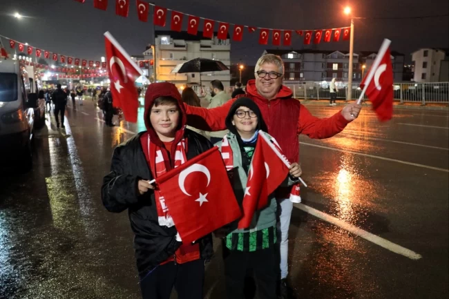 Kocaeli kırmızı beyaza büründü