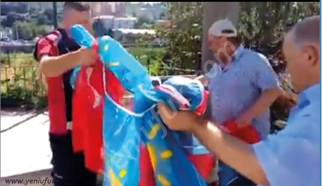ALAPLI'DA REZALET!..TÜRK BAYRAĞI ÇÖPTEN ÇIKTI!..