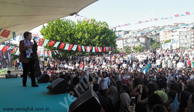 İYİ'LER MEYDANI DOLDURDU. AKŞENER EREĞLİ HALKINA SESLENDİ..