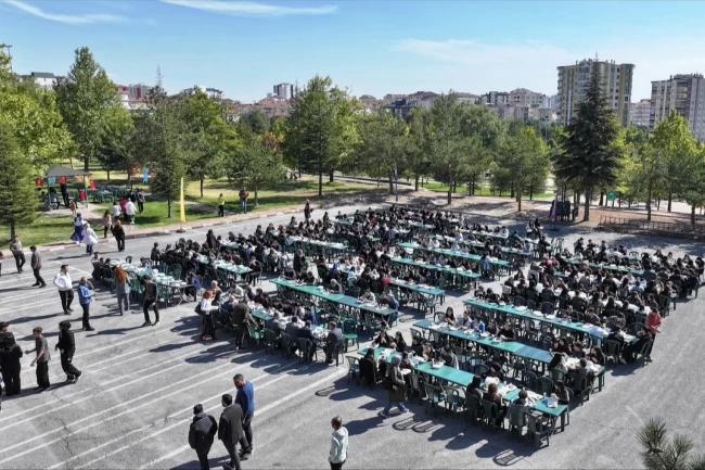 Ahmet Çolakbayrakdar'dan gençlerle 'Kocaburger' sohbeti