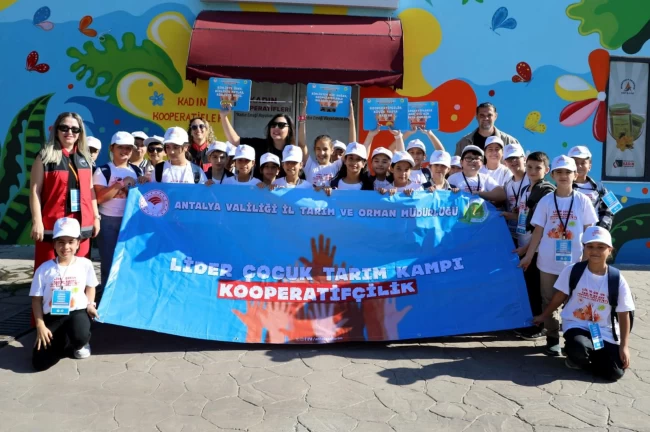 Antalya'da ‘Lider Çocuklar' kadın emeğini destekledi