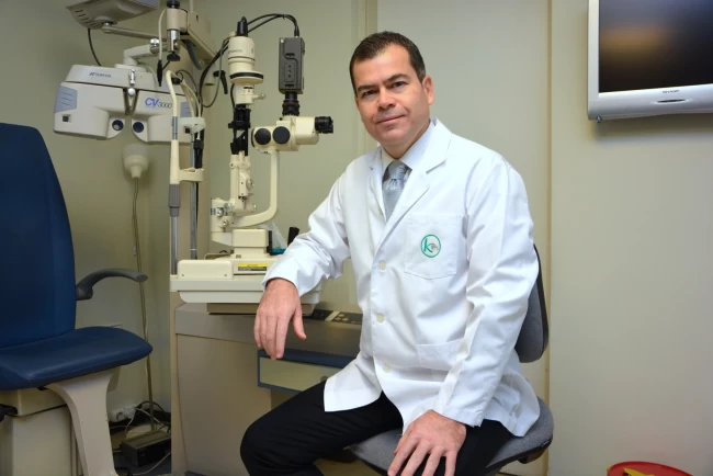 Sarı noktaya göz içi mercek tedavisi