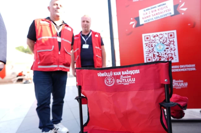 Manisa'da kamp sandalyesi hediyeli kan bağışı