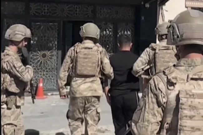 Milli değerlere saygısızlık operasyonu! Türk bayrağına ayak basma videosunu beğenen şüpheli gözaltında