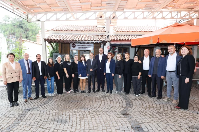 İzmir Narlıdere'de Muhtarlar Günü kutlandı