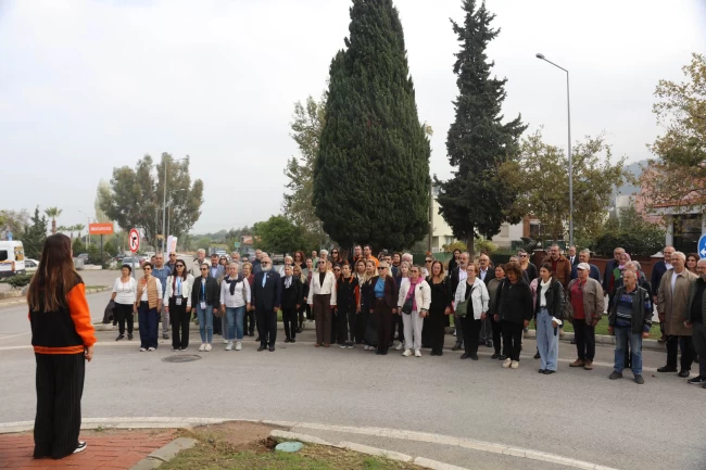 Ahmet Taner Kışlalı Güzelbahçe'de anıldı