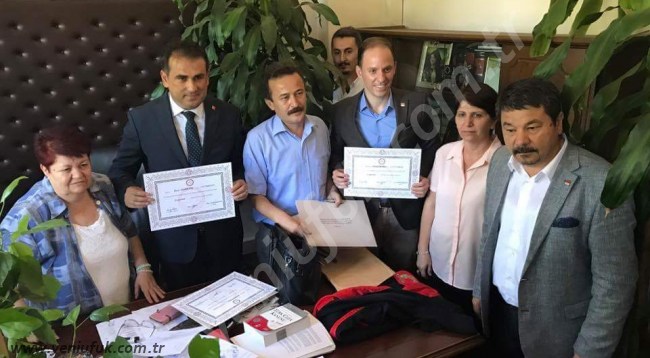 CHP'Lİ VEKİLLER MAZBATALARINI ALDI..