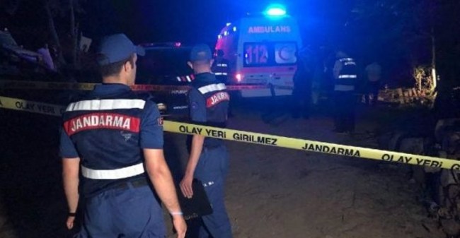 KOMŞU'DA VAHŞET: 3 ÖLÜ, 3 YARALI!..