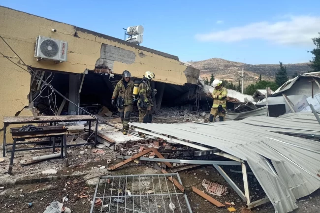 İzmir Bayraklı'da patlama! İzmir İtfaiyesi göçük altından kurtardı!