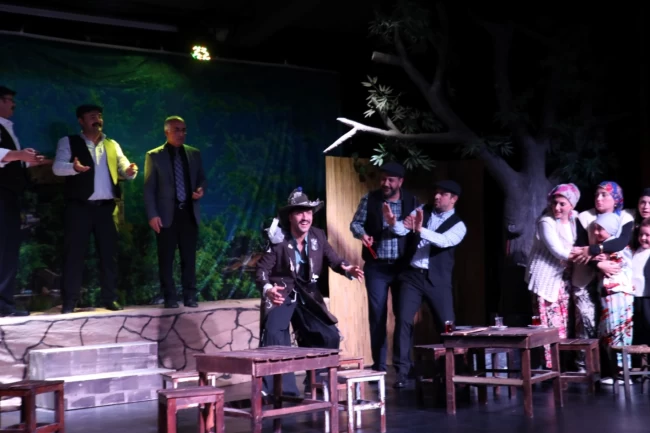 "Komşu Köyün Delisi" yeni sezonda da kapalı gişe