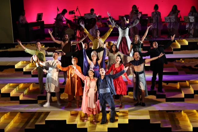 Bursa Nilüfer'de sezona 'Lüküs Hayat' ile görkemli açılış