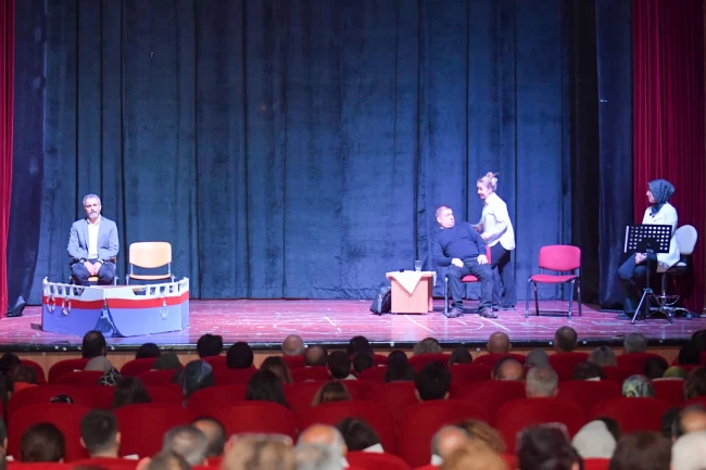 Ankara'nın mahallelerinde tiyatro rüzgarı esti