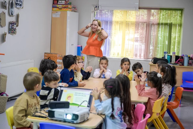 İzmir'de miniklere sağlık ve güvenlik eğitimi