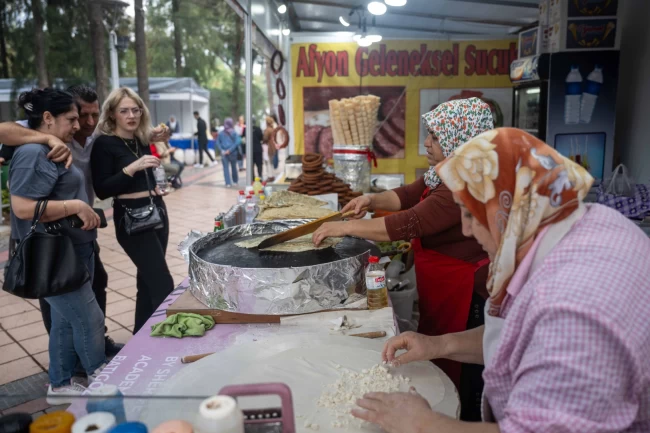 İzmir Bornova'da Bi Hayat Fest başladı