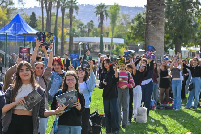 Edebiyat dünyasının kalbi İzmir Kültürpark'ta attı
