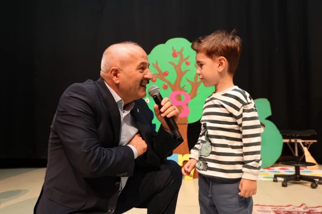 Gebze'de Başkan Büyükgöz'den miniklere sürpriz