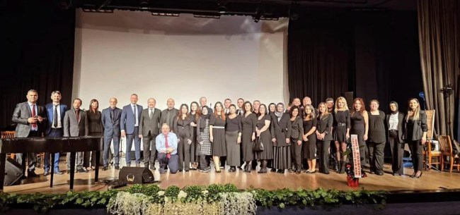 Sanatın Kalbi Ereğli’de Attı: “Kim Var?” Gecesi Ayakta Alkışlandı!