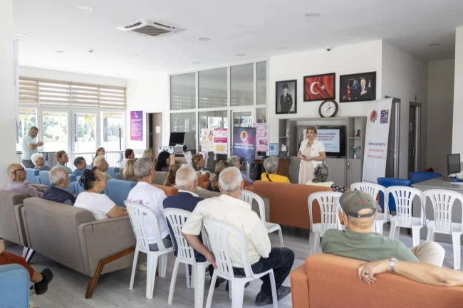 Mersin'de emekli evi üyelerine farkındalık eğitimi