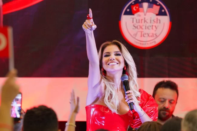 Gülben Ergen Amerika turnesine Dallas'tan başladı