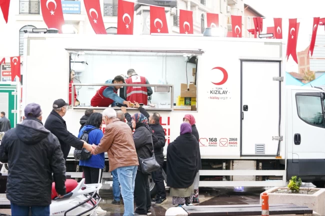 Türk Kızılay Sındırgı'da depremzedelerin yanında